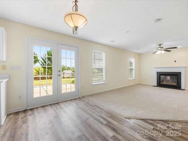 2914 Bridgeville Lane, Charlotte, NC 28262