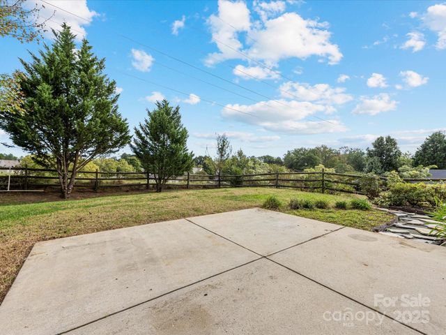 2914 Bridgeville Lane, Charlotte, NC 28262