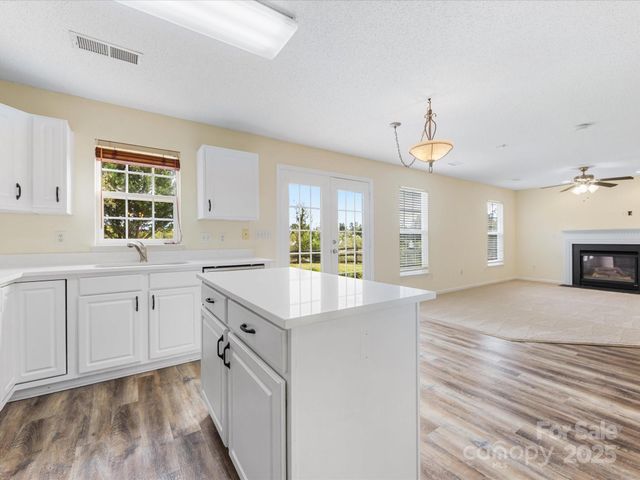 2914 Bridgeville Lane, Charlotte, NC 28262