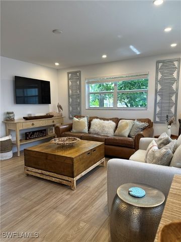 780 10th AVE S 1, Naples, FL 34102