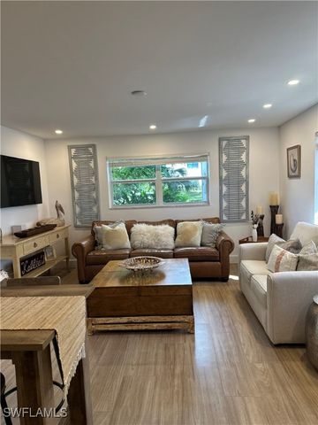 780 10th AVE S 1, Naples, FL 34102