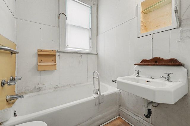 4944 Kennedy Avenue, East Chicago, IN 46312