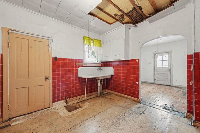 4944 Kennedy Avenue, East Chicago, IN 46312