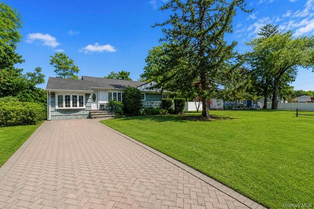 1 Dale Lane, Smithtown, NY 11787