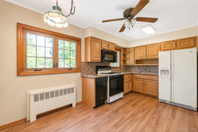 1 Dale Lane, Smithtown, NY 11787