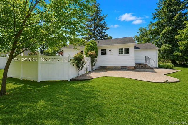 1 Dale Lane, Smithtown, NY 11787