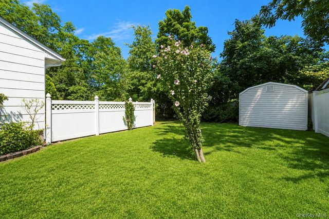 1 Dale Lane, Smithtown, NY 11787