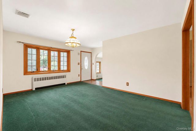 1 Dale Lane, Smithtown, NY 11787