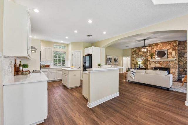 100 Grove LN, Buda, TX 78610