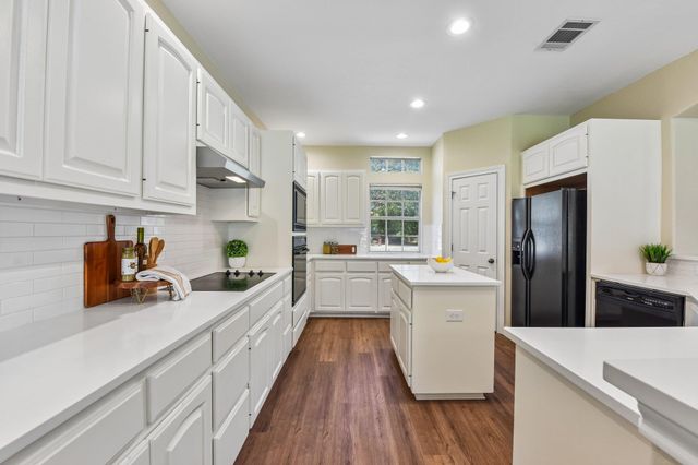 100 Grove LN, Buda, TX 78610