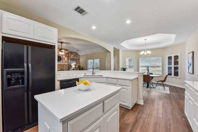 100 Grove LN, Buda, TX 78610
