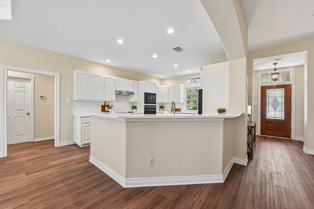 100 Grove LN, Buda, TX 78610