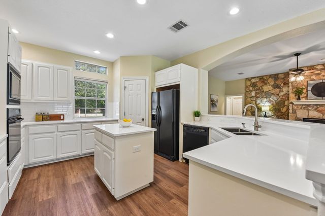 100 Grove LN, Buda, TX 78610