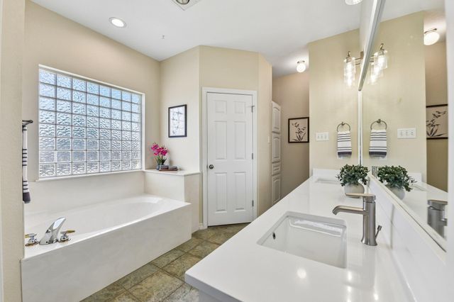 100 Grove LN, Buda, TX 78610