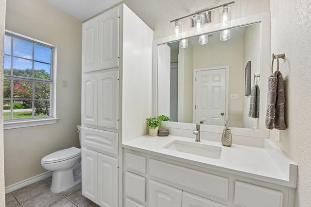 100 Grove LN, Buda, TX 78610