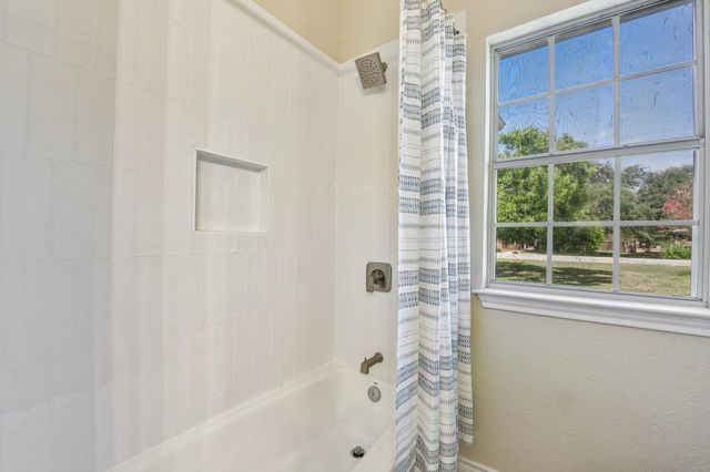100 Grove LN, Buda, TX 78610