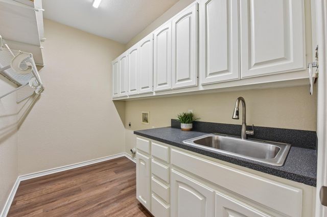 100 Grove LN, Buda, TX 78610