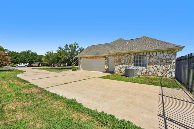 100 Grove LN, Buda, TX 78610