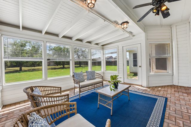 100 Grove LN, Buda, TX 78610
