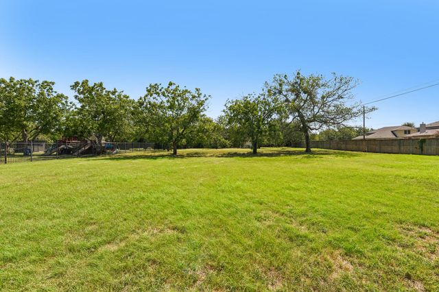 100 Grove LN, Buda, TX 78610