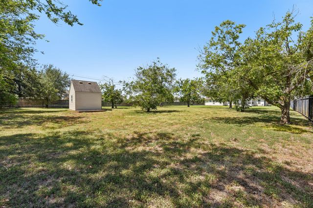 100 Grove LN, Buda, TX 78610