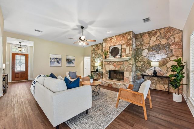 100 Grove LN, Buda, TX 78610