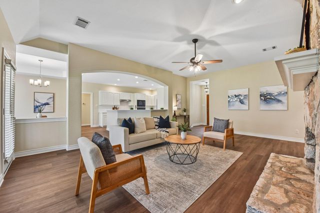 100 Grove LN, Buda, TX 78610