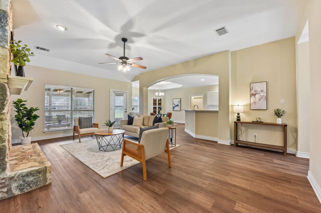 100 Grove LN, Buda, TX 78610