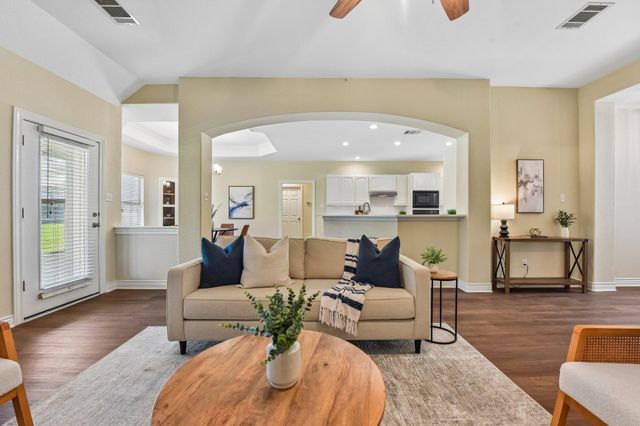 100 Grove LN, Buda, TX 78610