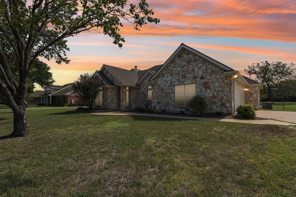 100 Grove LN, Buda, TX 78610