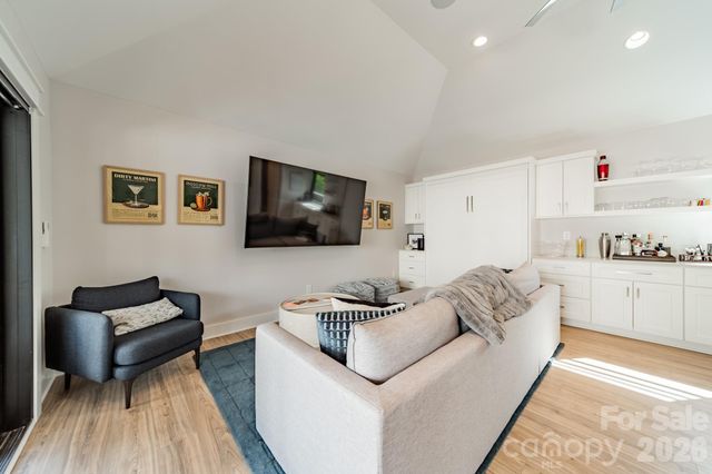 344 Melbourne Court, Charlotte, NC 28209