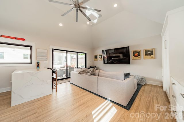 344 Melbourne Court, Charlotte, NC 28209