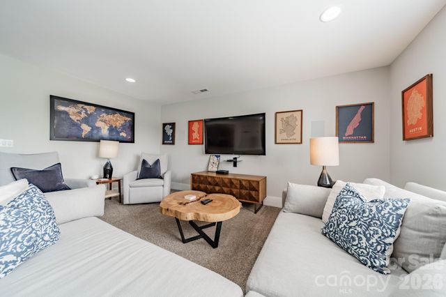 344 Melbourne Court, Charlotte, NC 28209