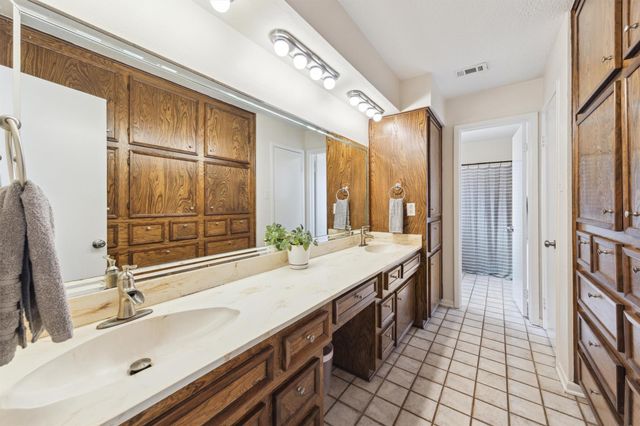 1818 Berryfield Drive, Houston, TX 77077