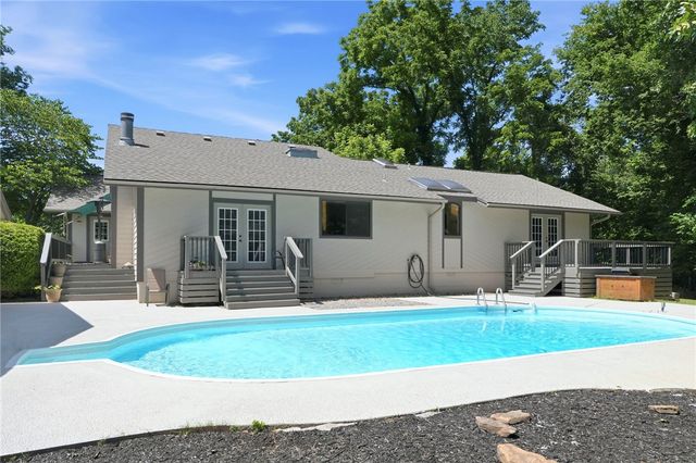 1410 E Walnut Street, Rogers, AR 72756