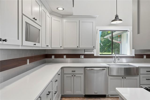 1410 E Walnut Street, Rogers, AR 72756