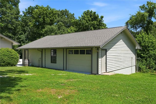 1410 E Walnut Street, Rogers, AR 72756