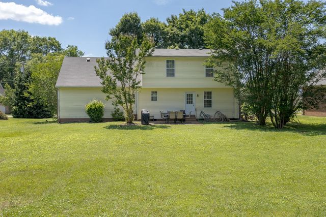 2858 Iroquois Dr, Thompsons Station, TN 37179