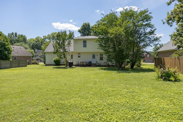 2858 Iroquois Dr, Thompsons Station, TN 37179