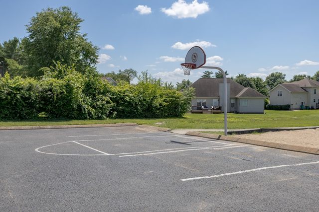 2858 Iroquois Dr, Thompsons Station, TN 37179