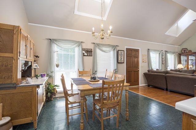 2858 Iroquois Dr, Thompsons Station, TN 37179