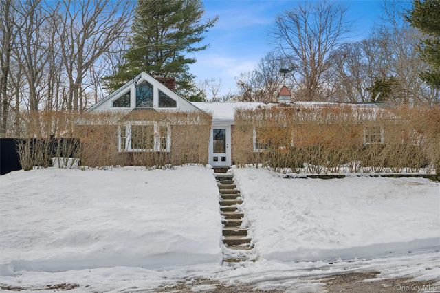 29 Squiretown Road D, Hampton Bays, NY 11946