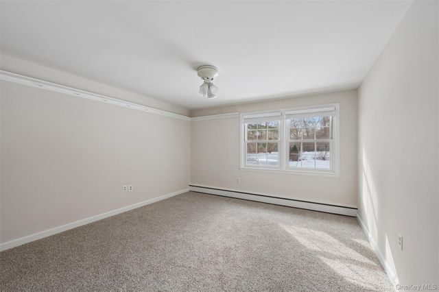 29 Squiretown Road D, Hampton Bays, NY 11946