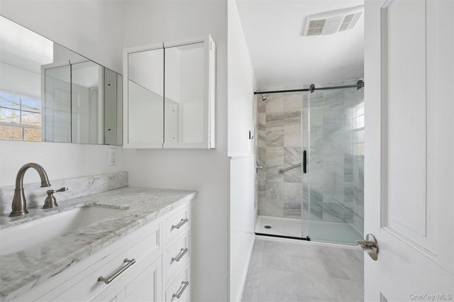 29 Squiretown Road D, Hampton Bays, NY 11946