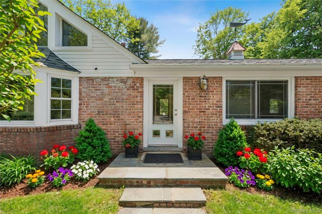 29 Squiretown Road D, Hampton Bays, NY 11946