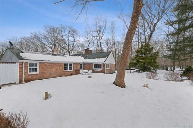 29 Squiretown Road D, Hampton Bays, NY 11946