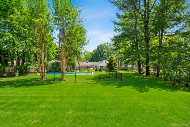 29 Squiretown Road D, Hampton Bays, NY 11946