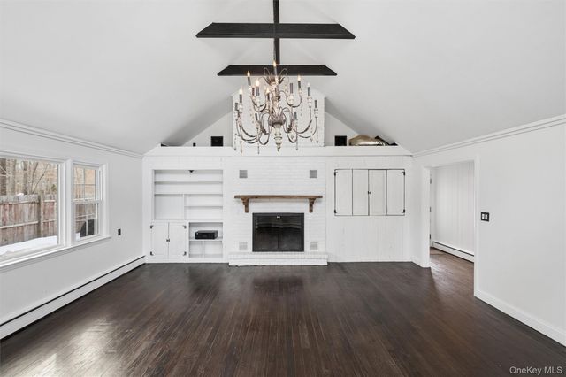 29 Squiretown Road D, Hampton Bays, NY 11946