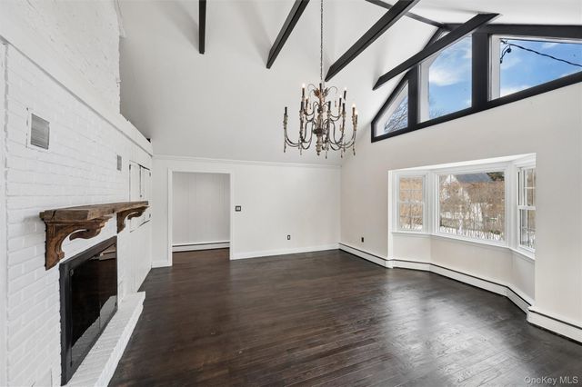 29 Squiretown Road D, Hampton Bays, NY 11946