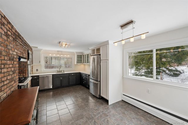 29 Squiretown Road D, Hampton Bays, NY 11946